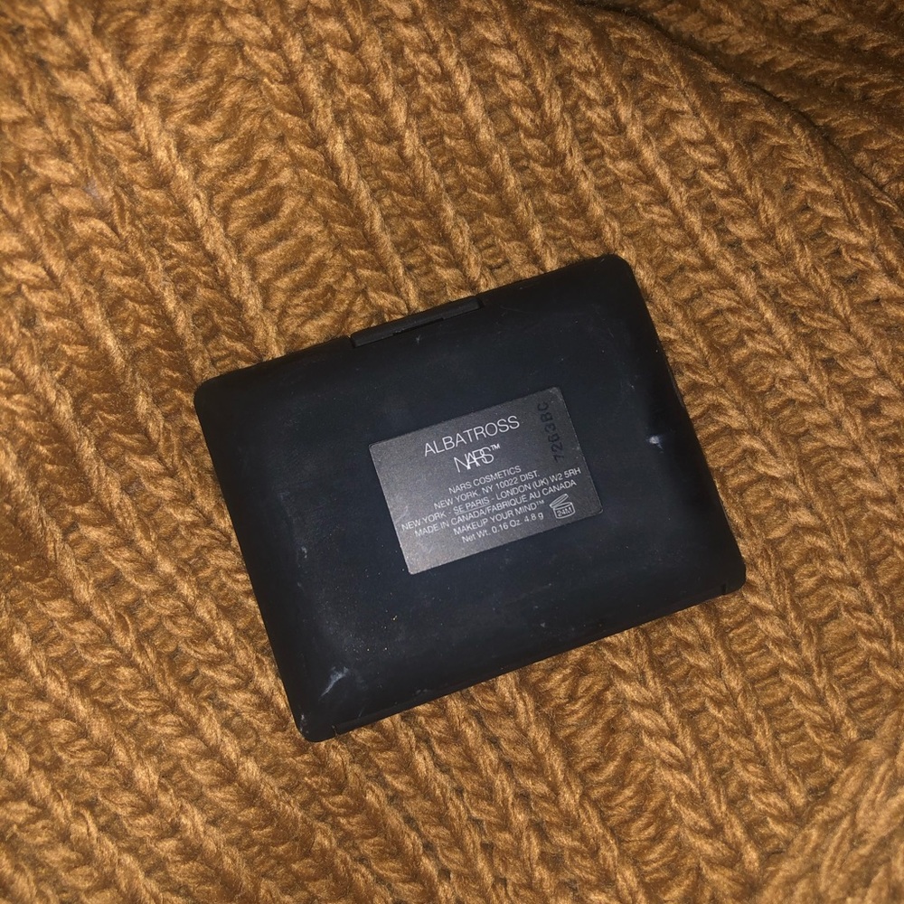 NARS Albatross Highlighting Powder - Picture 2 of 3
